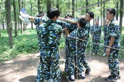 天津磨礪營(yíng)企業(yè)拓展訓(xùn)練 軍訓(xùn)基地助力團(tuán)隊(duì)成長(zhǎng)